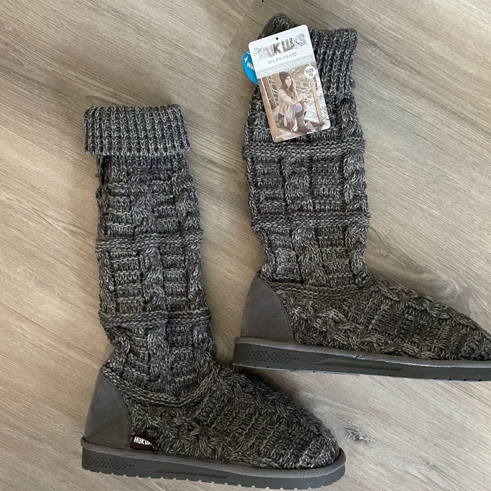 Muk Luks cable knit grey boots. Size 10. NWT